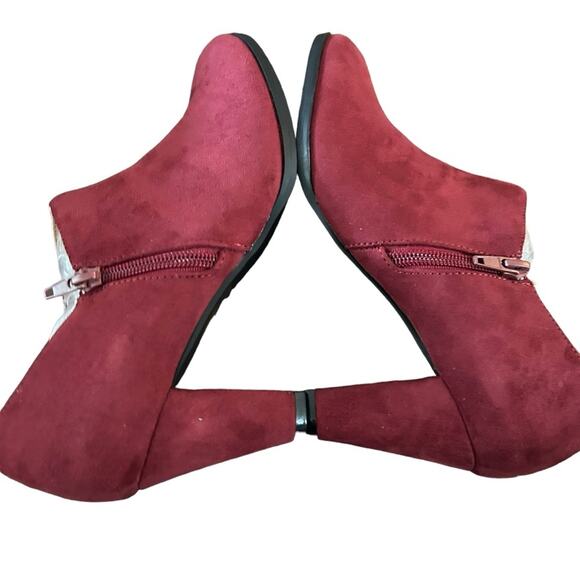 Journee Collection Sanzi Low Cut Ankle Booties Wine NEW Size 8 - Picture 7 of 9